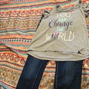 Girl’s Minnie Mouse top with skinny jeans.